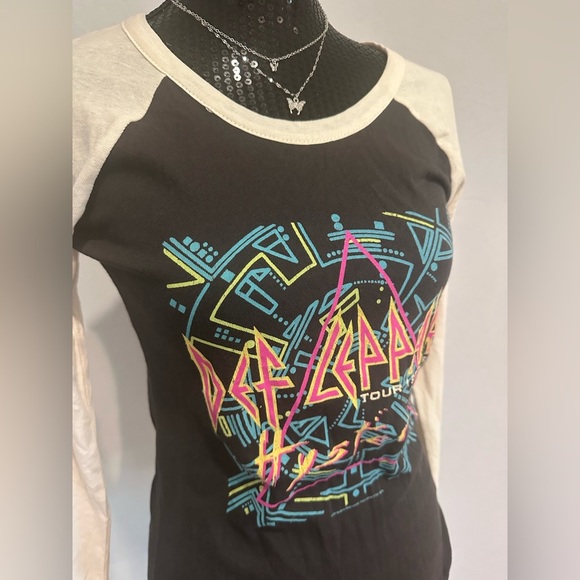 Chaser Graphic Long Sleeve T-Shirt EUC Size S - Picture 4 of 4